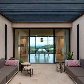 4 bedroom villa with infinity pool and sea views near Noto, Sicily, sleeps 8